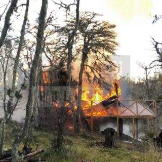 Una casa de fin de semana quedó reducida a cenizas en la localidad de Tolhuin