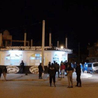 PTO. MADRYN: Entraron a robar a una panadería y en la esquina estaba la Policía