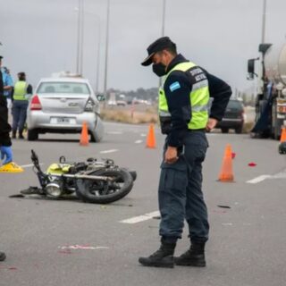 NEUQUÉN: Autovía Norte: un motociclista murió al chocar contra un camión
