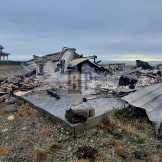 Una casa destruida por el fuego en El Murtillar a causa de una falla eléctrica