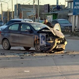 Una mujer trasladada al hospital tras violento choque en margen sur