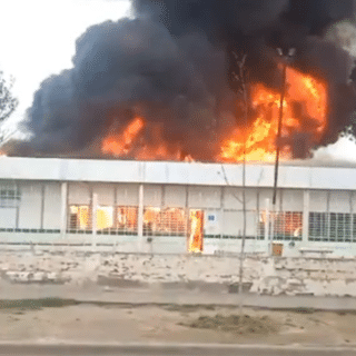 CIPOLLETTI: Voraz incendio destruyó un centro comunitario 