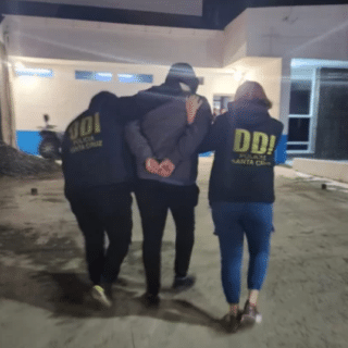 RÍO GALLEGOS: Detuvieron a un hombre acusado de robo con arma de fuego 