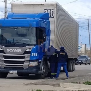 Detuvieron a un camionero que se escapaba de la isla tras una estafa por 10 mil dólares a un anciano
