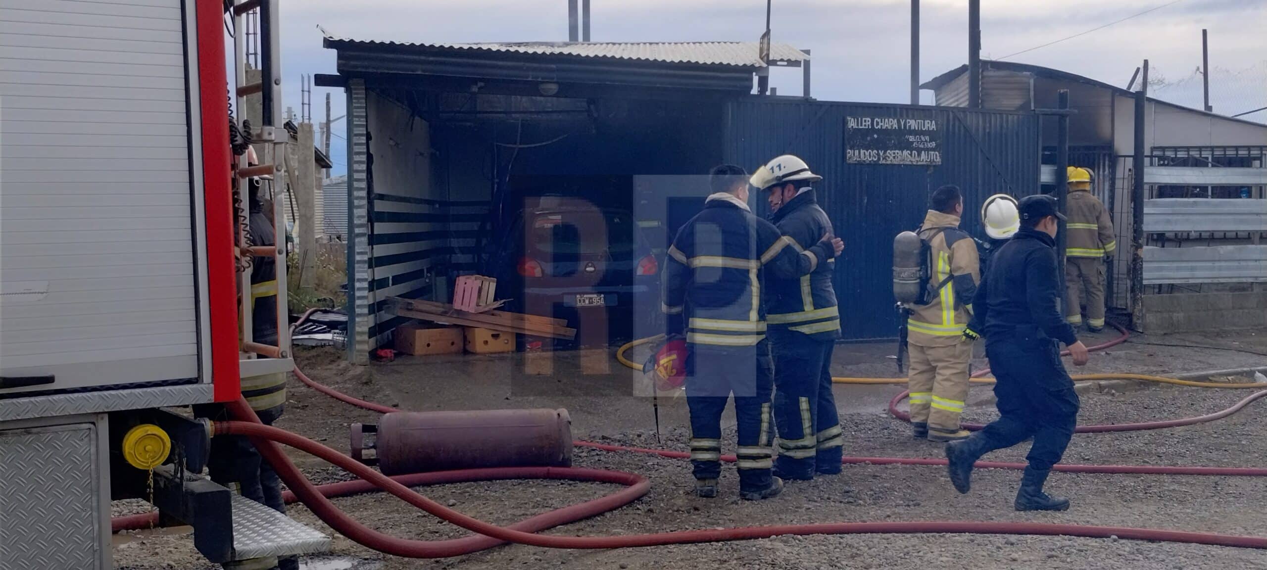 En grave estado una mujer y su hijo producto del incendio de ésta tarde