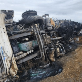 PTA. ARENAS: Chofer salvó de las llamas tras incendio que destruyó su camión en ruta