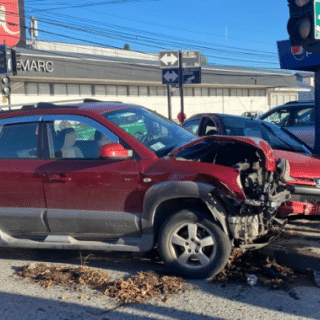 PTA. ARENAS: Tres lesionados y daños dejó colisión en calle Zenteno