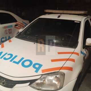 Chocaron un móvil policial con una motocicleta robada