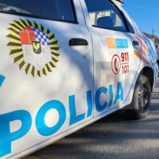 Una pareja que agredió a una mujer en la vía pública quedó detenida en circunstancias confusas