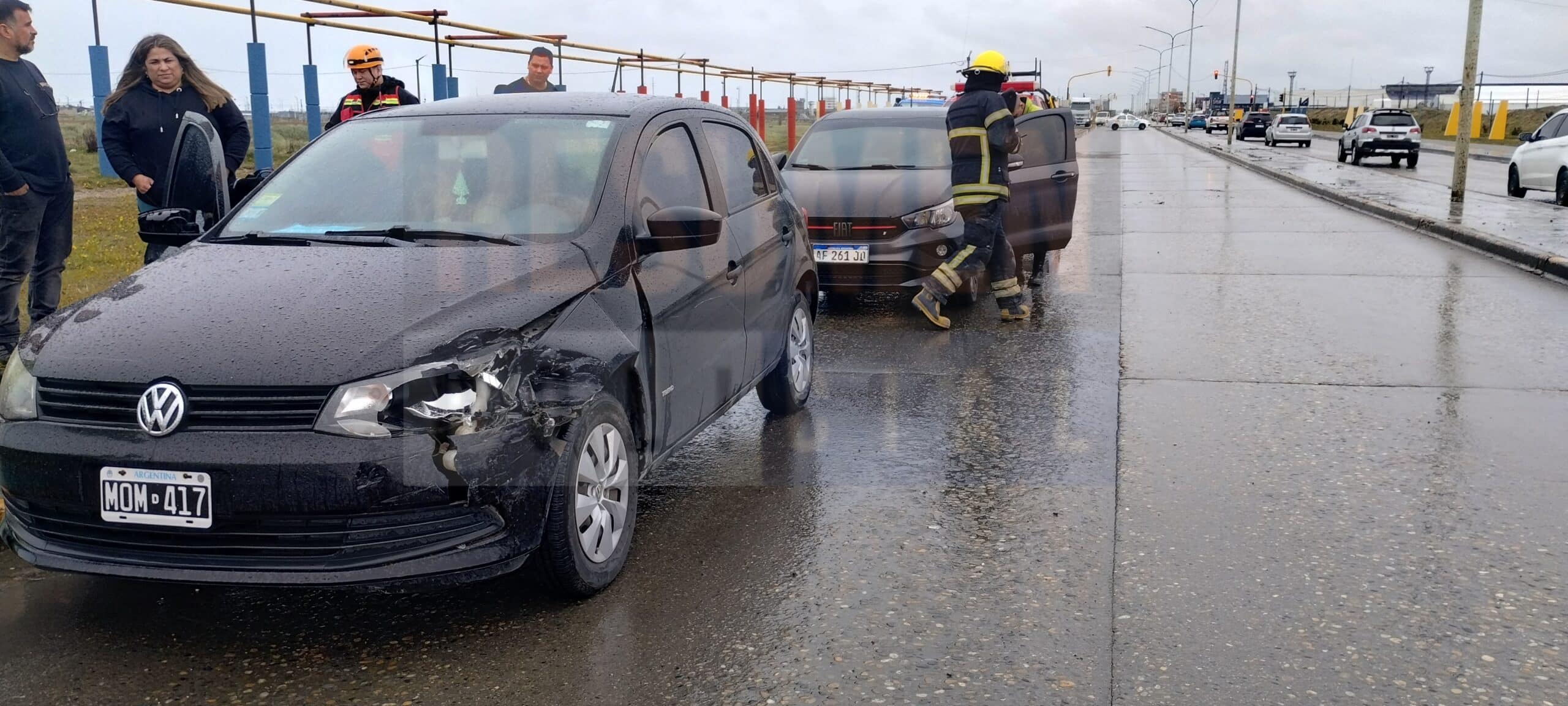 Choque entre dos vehículos con daños materiales sin personas lesionadas