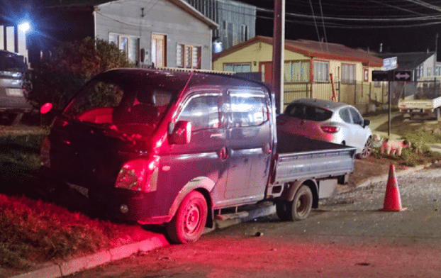 PTA. ARENAS: Chofer de camión porter se dio a la fuga tras violenta colisión