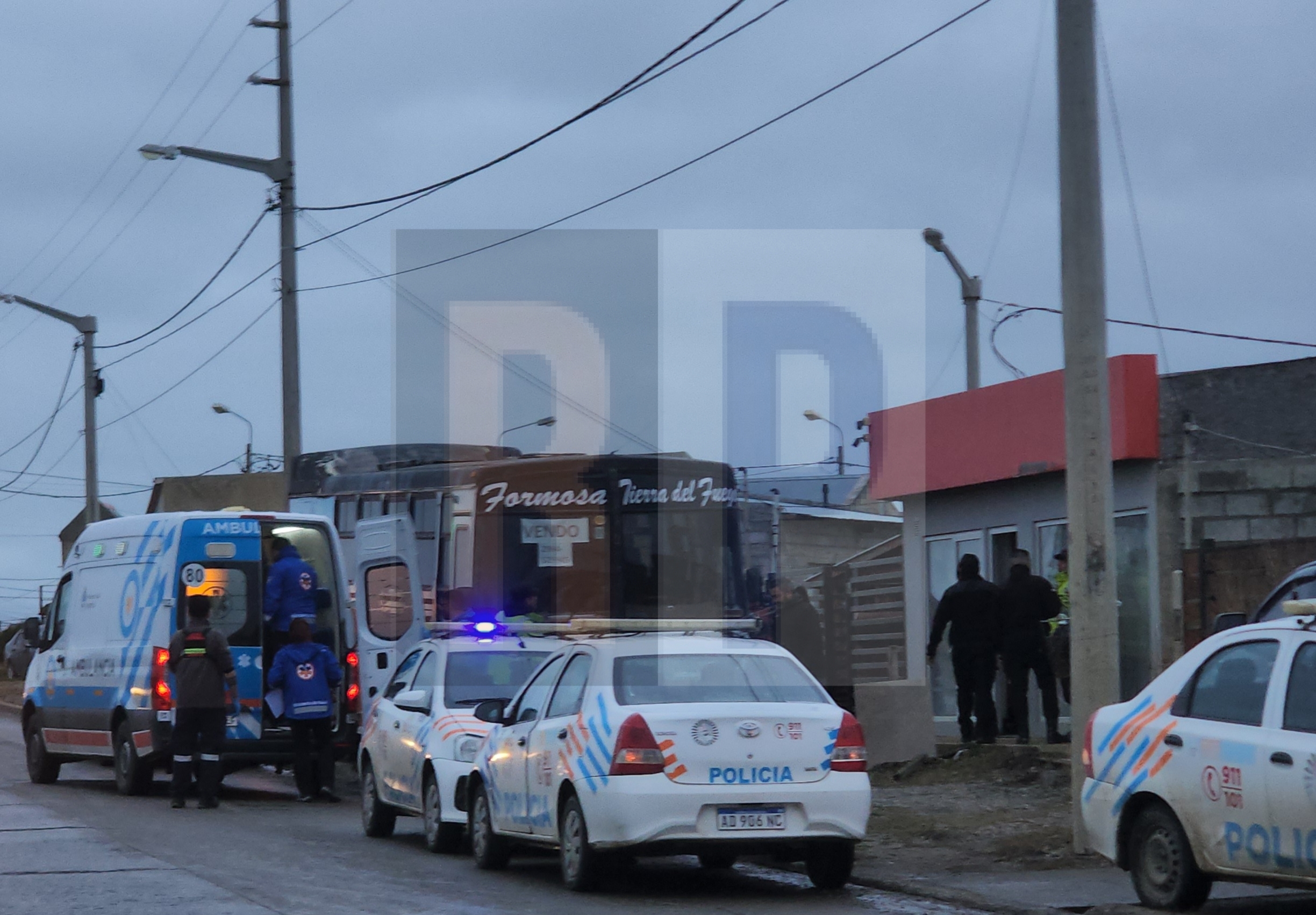 Un hombre se apuñaló cuando la Policía procedía a realizar una exclusión de hogar