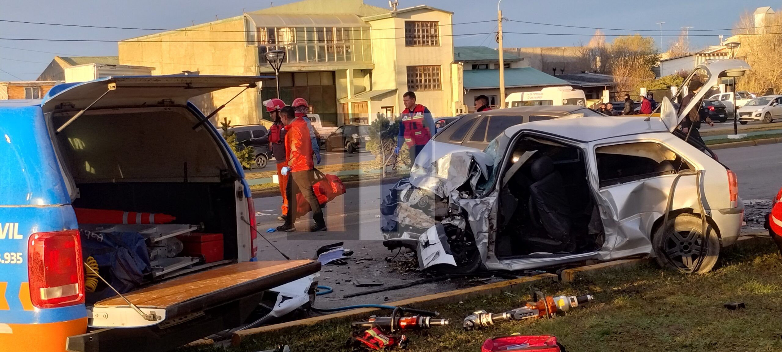 Dos muertos y tres heridos graves tras terrible choque frontal en Río Grande