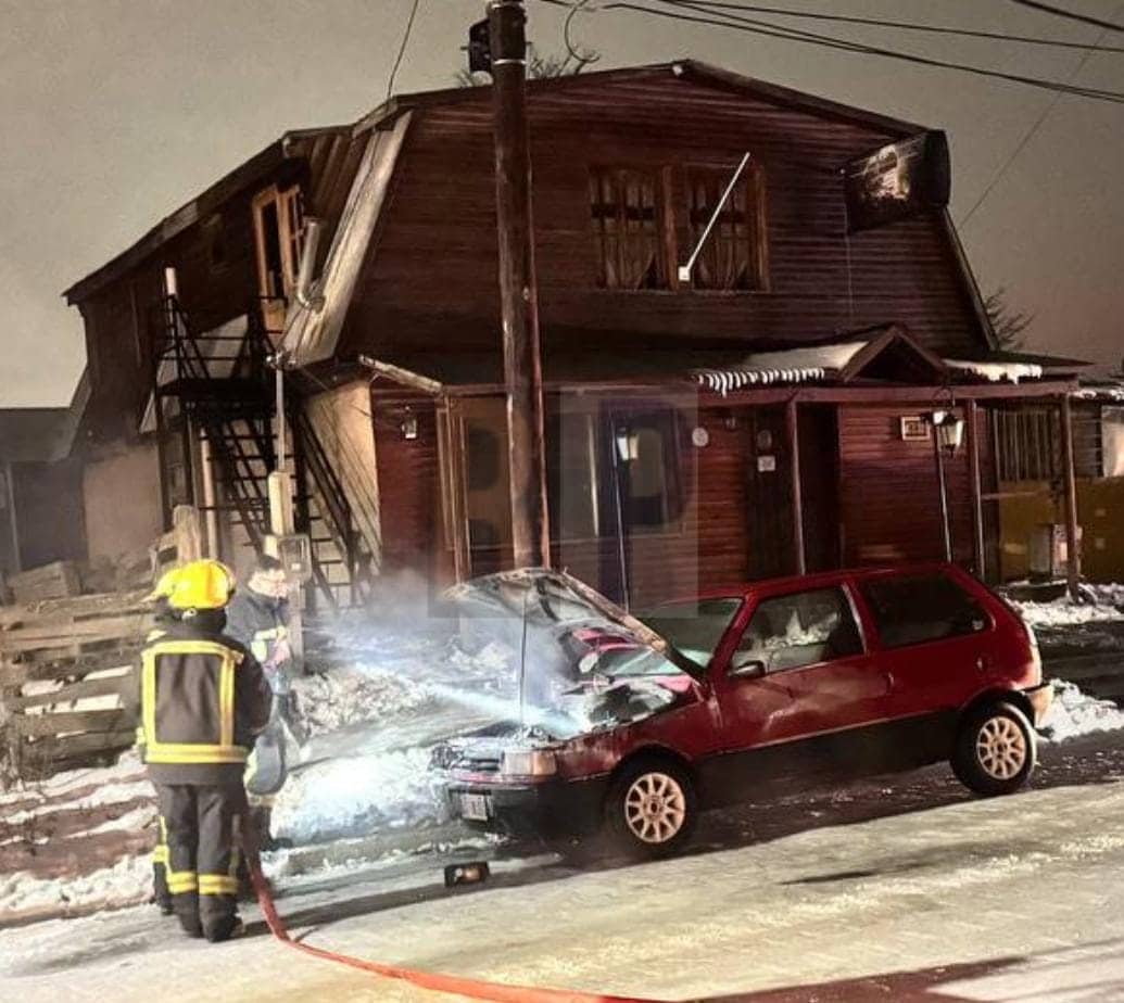 Incendio en un vehículo en Tolhuin: conductor logra controlar la situación
