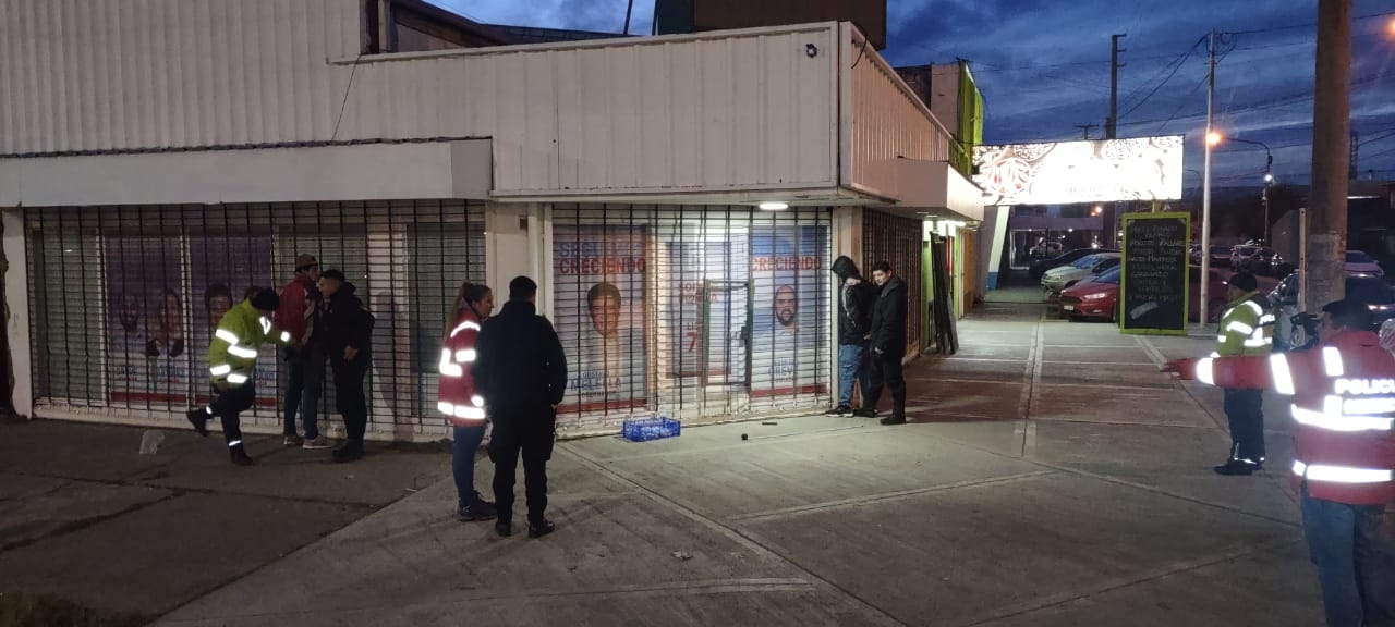 Dos detenidos por el robo de un celular en un local comercial