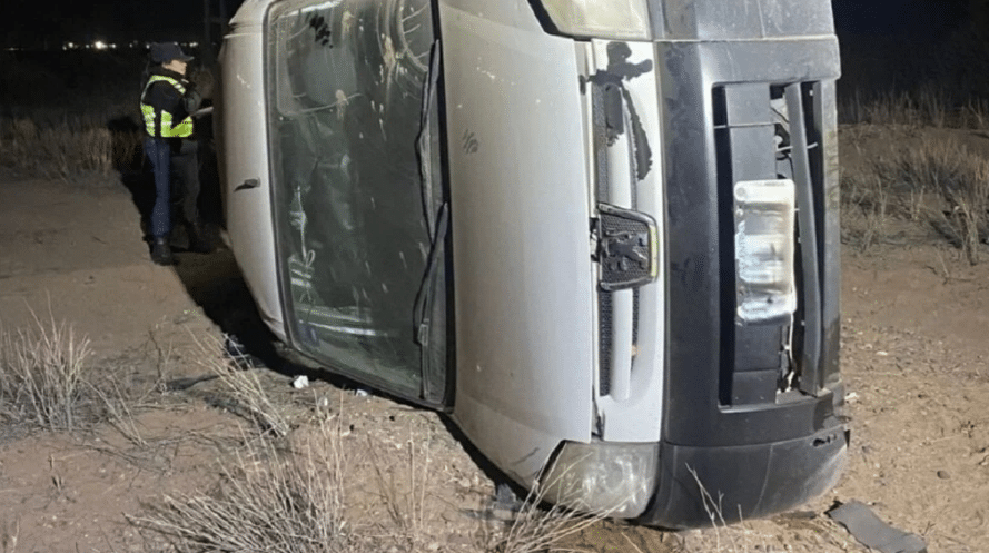 NEUQUÉN: Una joven embarazada y un bebé resultaron heridos en un vuelco en la ruta 51