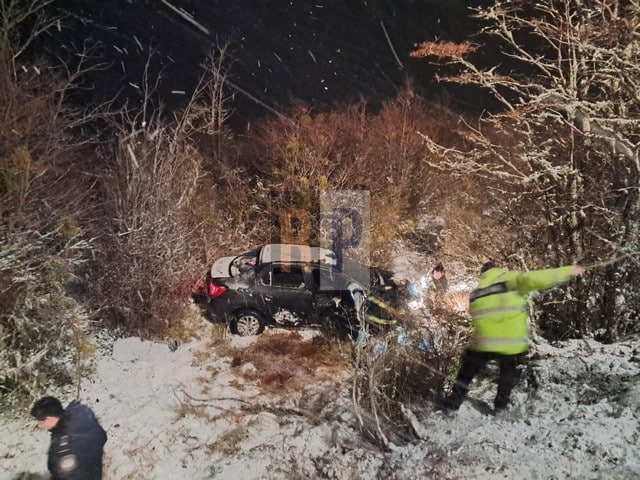 Un vehículo volcó bajo una intensa nevada en la ruta 3 a la altura de Tolhuin