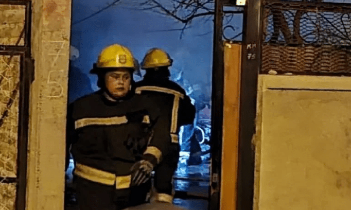 NEUQUÉN: Devastador incendio de una vivienda en Centenario dejó con lo puesto a una familia