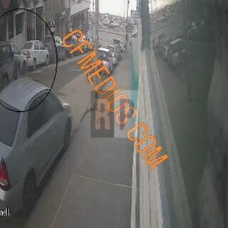 Una conductora impactó a vehículos estacionados y escapó del lugar confirmándose que se trataba del Jeep de una funcionaria judicial