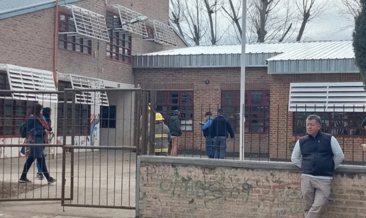 NEUQUÉN: Violenta pelea en el Paseo de la Costa: piñas y cuchillazos entre estudiantes del CPEM 34