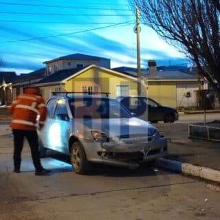 Accidente de tránsito dos vehículos chocan y dejan a dos personas lesionadas