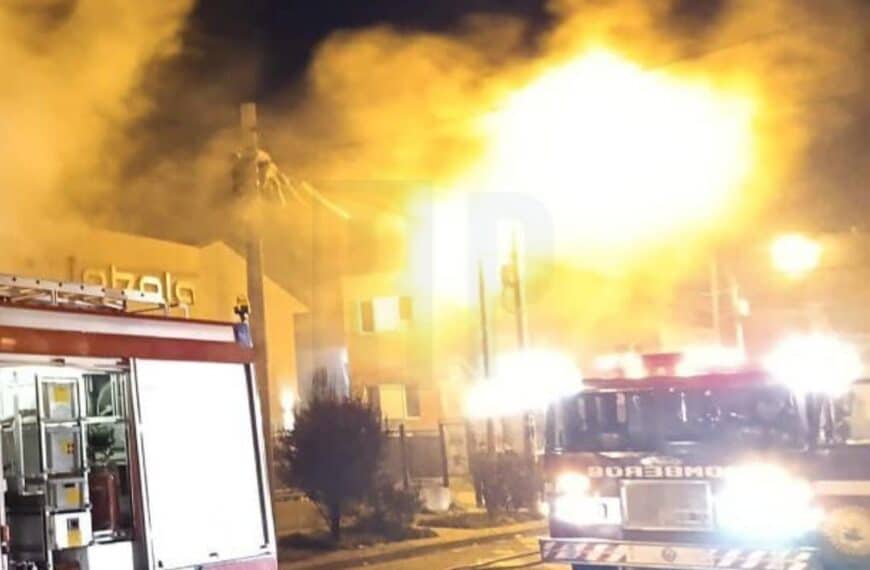 Incendio en una vivienda en el barrio Mutual con una mujer trasladada al hospital
