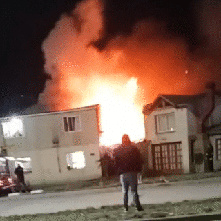 RÍO GALLEGOS: Voraz incendio consume dos viviendas