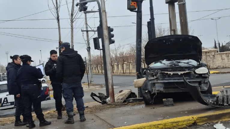 NEUQUÉN: Impactante choque en la Ruta 22 frente al Makro: un herido