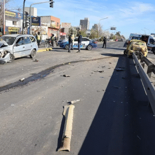 NEUQUÉN: Fuertísimo choque sobre la ex Ruta 22: heridos y tránsito cortado