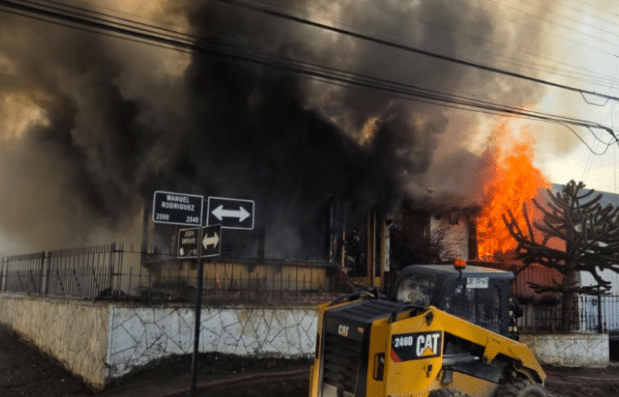 PTA. ARENAS: Rescataron a adulta mayor desde incendio que destruyó su vivienda