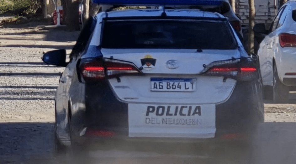 NEUQUÉN: Centenario: una adolescente resultó herida de bala en el cuello durante un ataque a una vivienda
