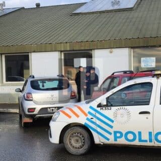 Una mujer falleció dentro de su auto en el estacionamiento del hospital cuando asistía a un control