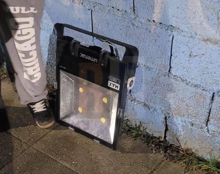 Un detenido con dispositivo electrónico de control y un menor demorado por robo