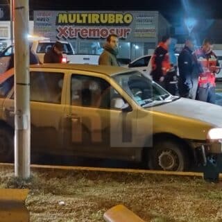Un menor en bicicleta fue embestido por un vehículo a metros del puente peatonal