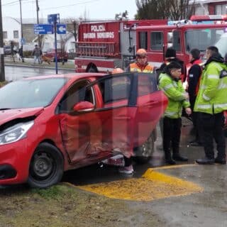 Accidente de tránsito deja varios heridos tras colisión entre dos vehículos