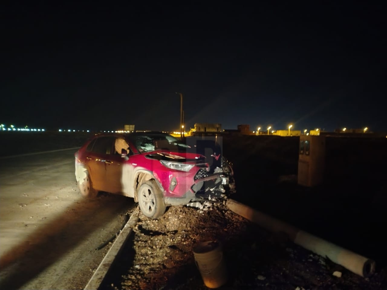 Accidente de tránsito en Río Grande: vehículo colisiona contra poste de alumbrado público