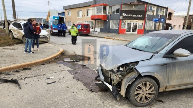 Una conductora hospitalizada tras violento impacto sobre avenida Belgrano