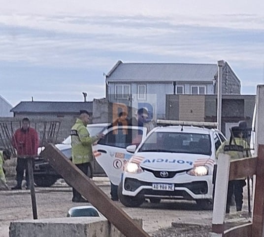 Un vecino del barrio ATE fue detenido por amenazas a una mujer y atacar a cuchilladas su automóvil