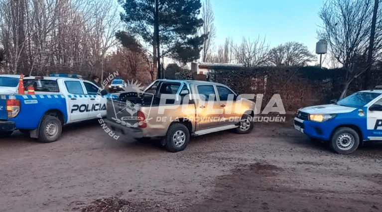 NEUQUÉN: Peligrosa persecución por la ex Ruta 22: entre cuatro patrulleros recuperaron una Hilux robada