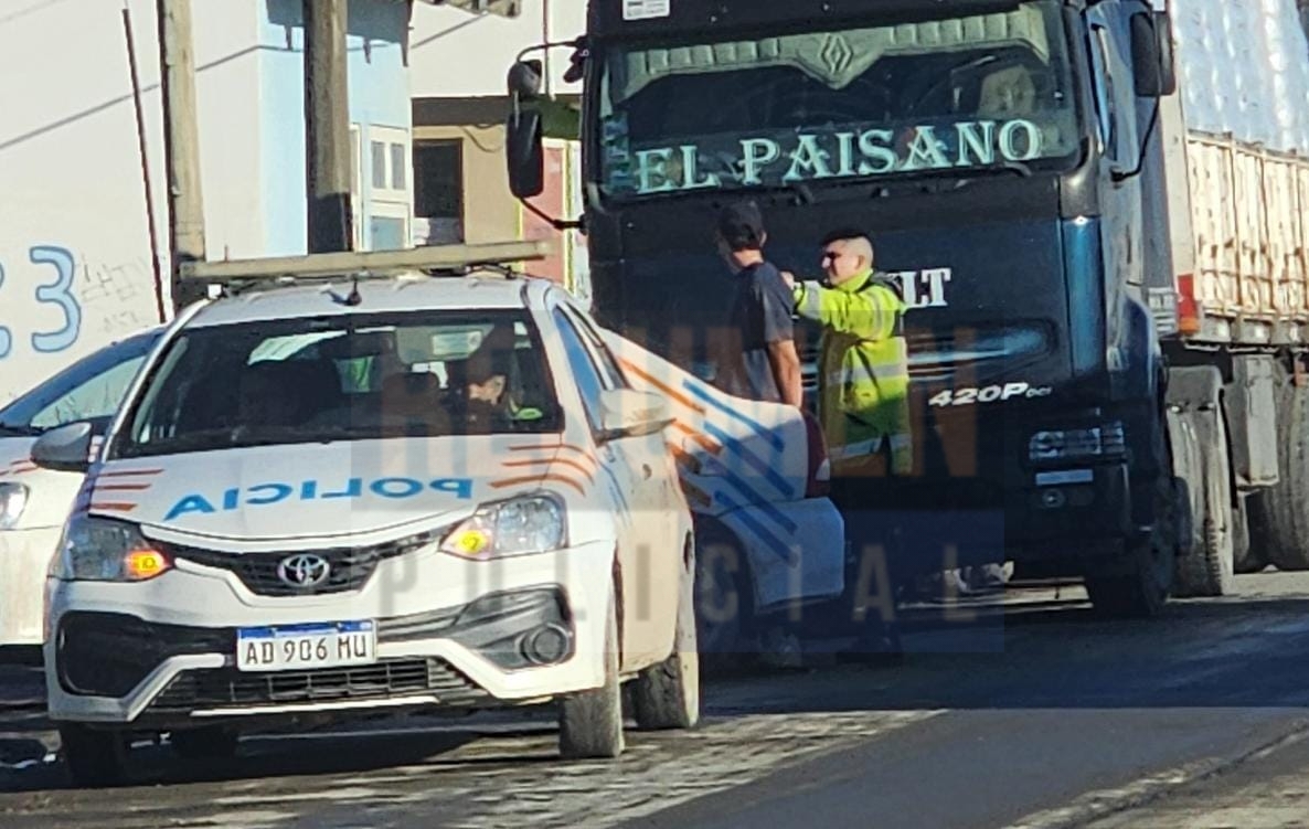Un hombre fue detenido por agredir y perseguir a una mujer con un arma