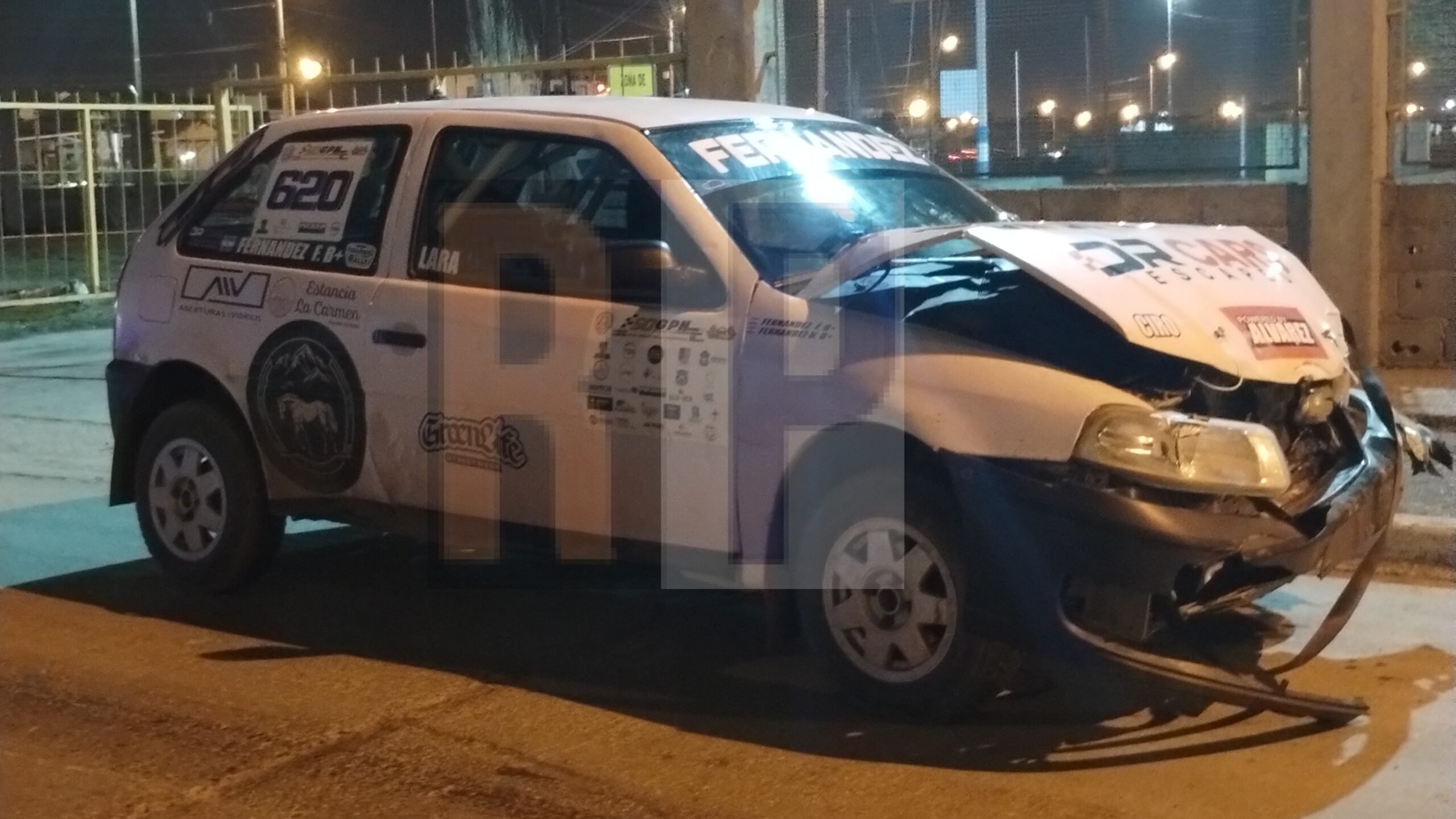 Máquina 620 fuera de carrera por un violento choque