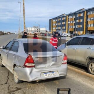 Accidente de tránsito con una mujer trasladada al hospital