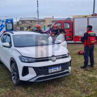  Violenta colisión en la rotonda de la Trucha milagrosamente no dejó heridos de gravedad