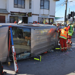 PTA. ARENAS: Mujer sufrió lesiones gravísimas en colisión con volcamiento en el barrio 18