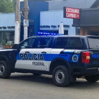 EL CALAFATE: Operativo por lavado de divisas: allanaron una casa de cambio