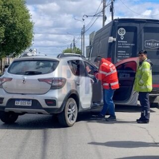Una conductora impactó contra cuatro autos estacionados sobre calle Viedma