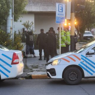 Detuvieron a tres jóvenes por realizar pintadas vandálicas en pleno centro de Río Grande