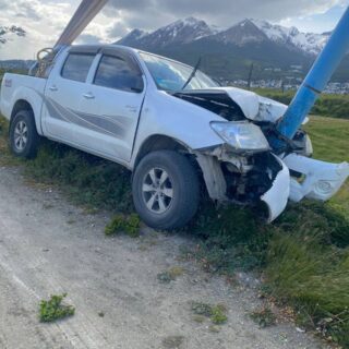 Accidente en Ushuaia: conductor sufre descompensación al volante y es trasladado al hospital