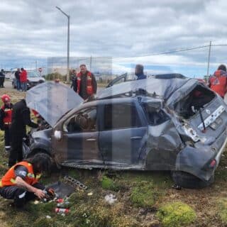 Violento choque y vuelco en cercanías del Cristo, un vehículo dio varios tumbos