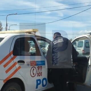 Un sujeto asaltó a punta de cuchillo a un remisero en margen sur y fue detenido tras escaparse en el auto